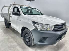 2022 Toyota Hilux Workmate Petrol - picture1' - Click to enlarge