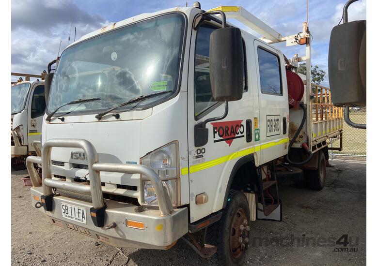 Buy Used 2011 Isuzu 2011 Isuzu NPS 300 4x4 Tray Truck Trucks in ...