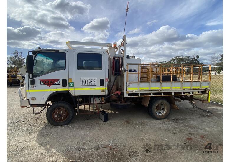 Buy Used 2011 Isuzu 2011 Isuzu NPS 300 4x4 Tray Truck Trucks in ...