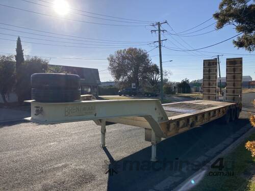 2000 Brentwood BXX34 A/B Tri Axle Float Trailer