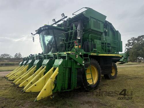 caption 2015 JOHN DEERE CP690 Picker