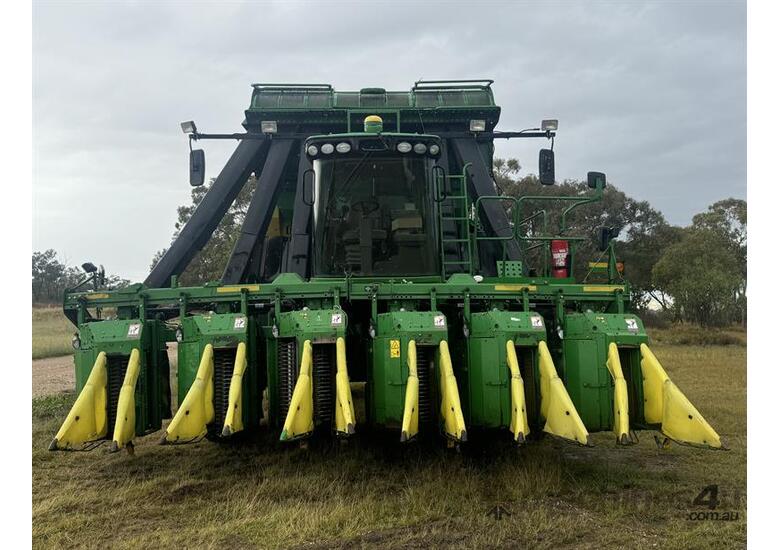 caption 2015 JOHN DEERE CP690 Picker