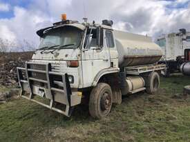 1981 Nissan Diesel Water Cart - picture1' - Click to enlarge