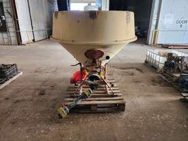 PTO Spreader - picture0' - Click to enlarge