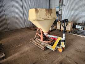 PTO Spreader - picture0' - Click to enlarge