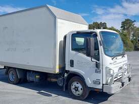 Isuzu NPR275 - picture0' - Click to enlarge