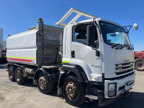 2018 Isuzu FYH 300-350 Water Tanker