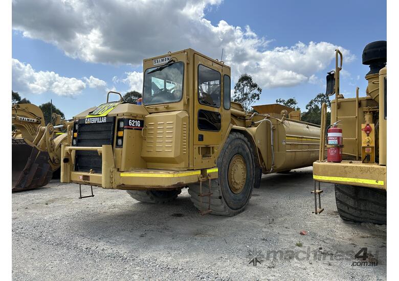 caption Caterpillar 621G Water Wagon