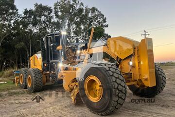 Caterpillar 2008   16M 42