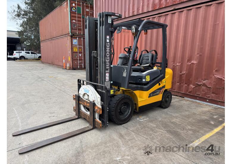 Lui Gong CLG2025H with Rotator