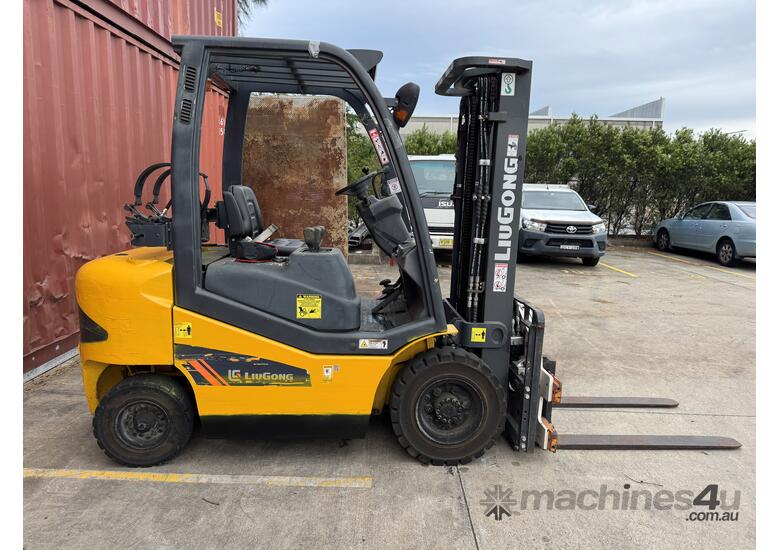 Lui Gong CLG2025H with Rotator