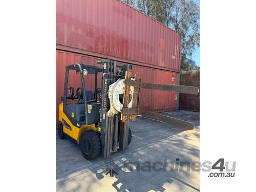 Lui Gong CLG2025H with Rotator