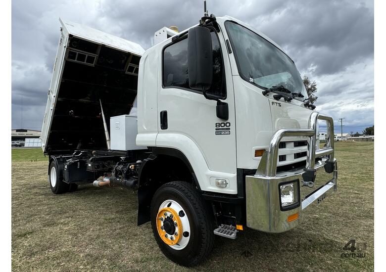 caption Isuzu FTS800 Single Cab 4x4 Automatic 3 Way PTO Tipper Truck.