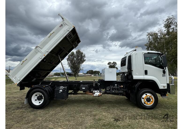 caption Isuzu FTS800 Single Cab 4x4 Automatic 3 Way PTO Tipper Truck.