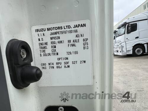 2008 Isuzu NPR75  155 4x2 Refrigerated Pantech