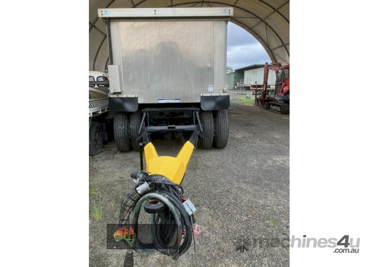 (8675) 2018 Maxitran Quad (Bona Vista, VIC)