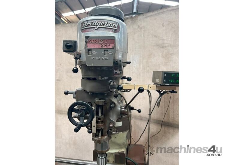 caption Bridgeport 2J2 Series 1 with DRO and power feed and accessories