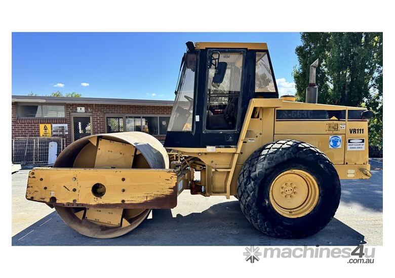 caption CATERPILLAR VIBRATING SMOOTH ROLLER