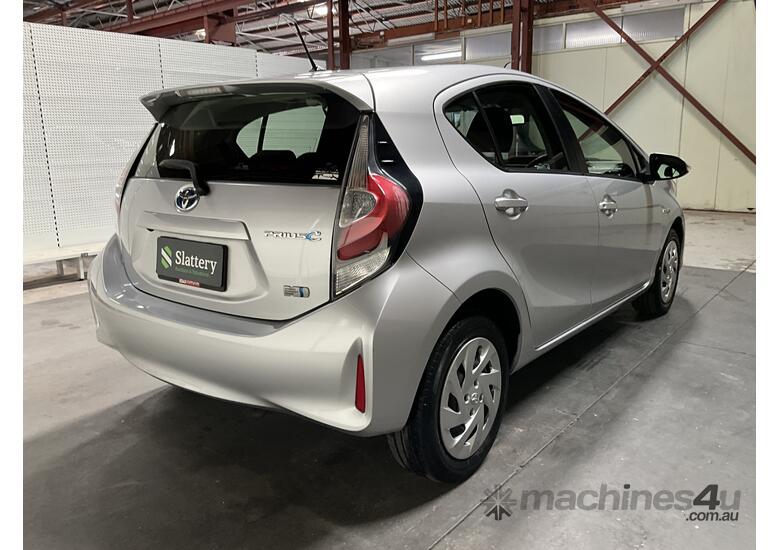 caption 2017 Toyota Prius C Hybrid-Petrol