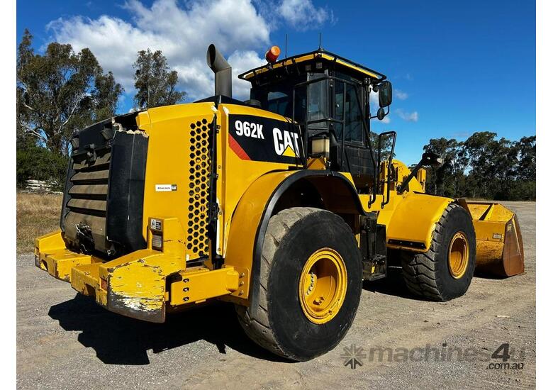 caption 2015 Caterpillar 962K