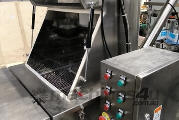 Bag unloading screw auger including dust extraction.