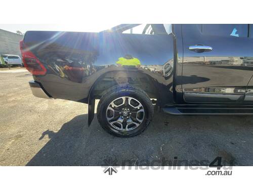 caption 2020 Toyota Hilux SR5 Diesel