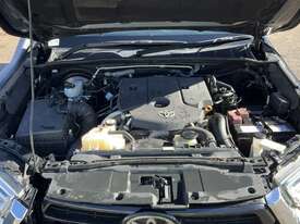 2020 Toyota Hilux SR5 Diesel - picture2' - Click to enlarge
