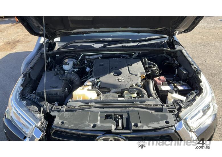 caption 2020 Toyota Hilux SR5 Diesel