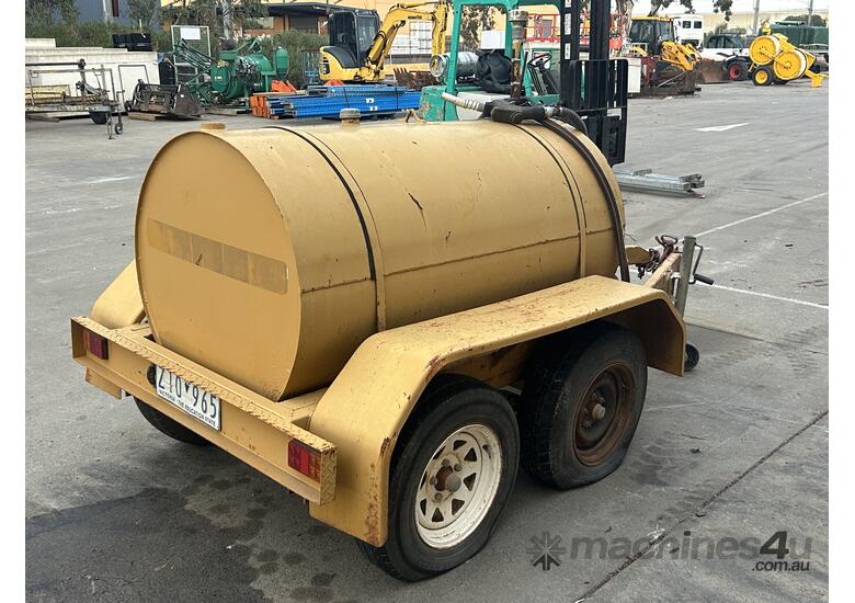 Custom Fuel Tank Dual Axle Trailer