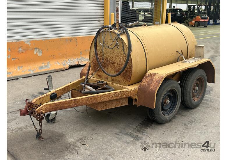 Custom Fuel Tank Dual Axle Trailer