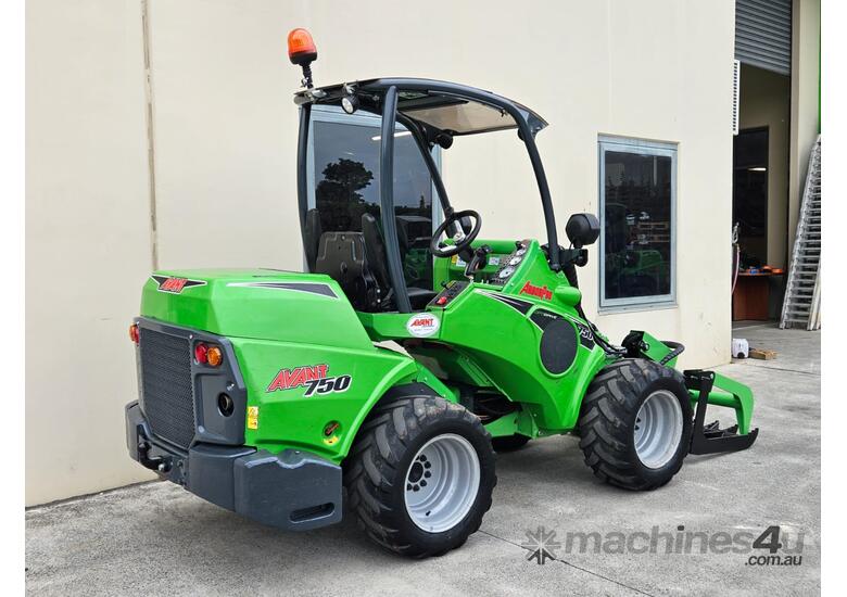 2021 Avant 750 Loader