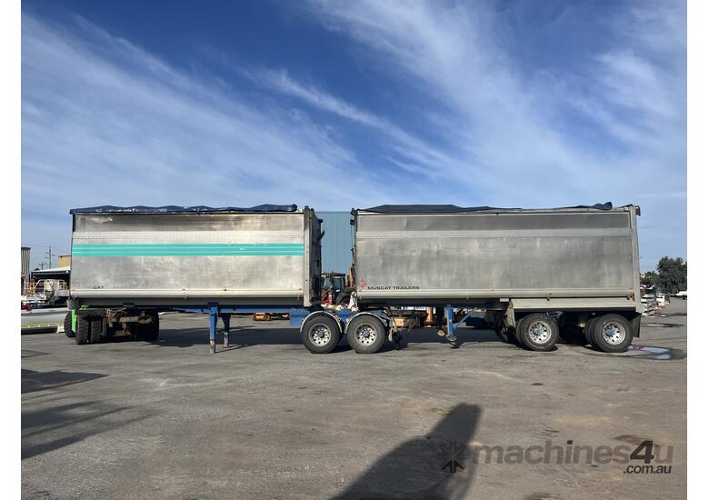caption 2005 Muscat MT2102 A+B Combination Tipper Trailer