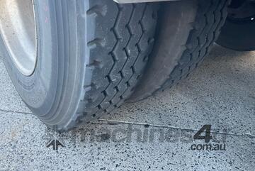 2008 Maxitrans ST3 Tri Axle Refrigerated Pantech Trailer