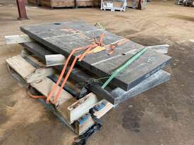 QTY OF STEEL PLATE TO PALLET - picture0' - Click to enlarge