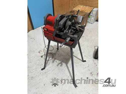 PIPE THREADING MACHINE 