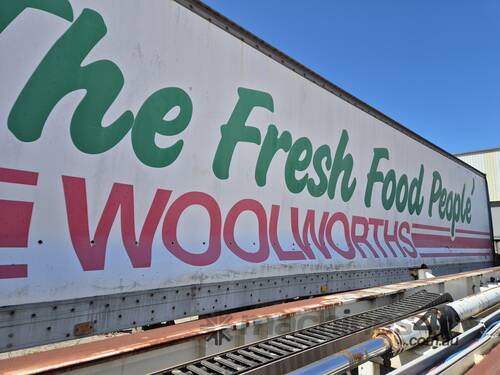 1992 Dry Freight Triaxle Trailer