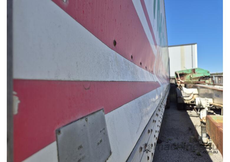 1992 Dry Freight Triaxle Trailer