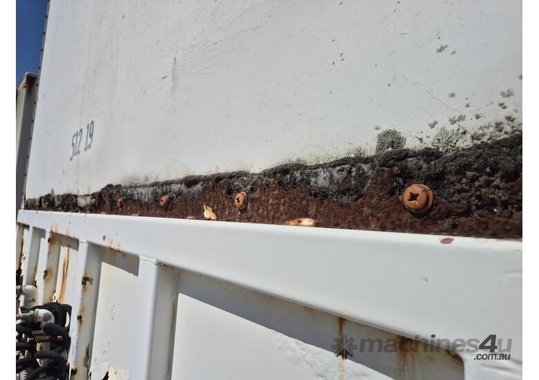 1992 Dry Freight Triaxle Trailer