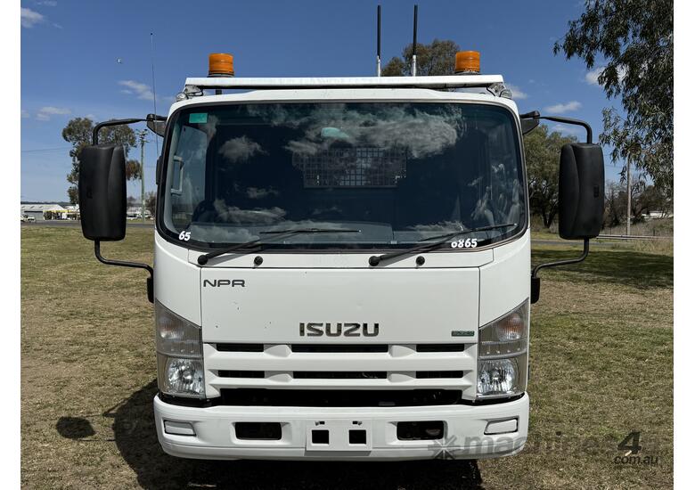 Isuzu NPR275 Short 4x2 Single Cab Automatic Service Body Truck. Ex Govt. 