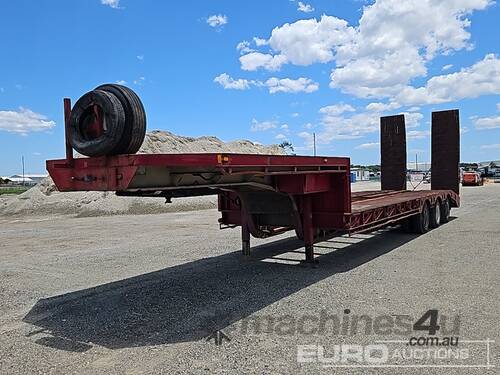 Lusty Allison Tri-Axle Low Loader, Hydraulic Ramps, Outriggers, 