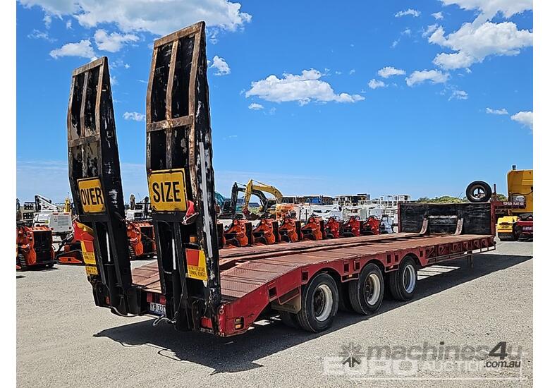 Lusty Allison Tri-Axle Low Loader, Hydraulic Ramps, Outriggers, 