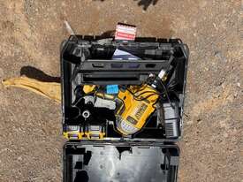 Dewalt 18V Cordless Framing Nail Gun - picture0' - Click to enlarge