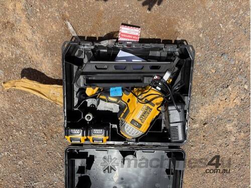 Dewalt 18V Cordless Framing Nail Gun