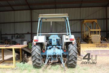 Ford   3910 Tractor - FEL