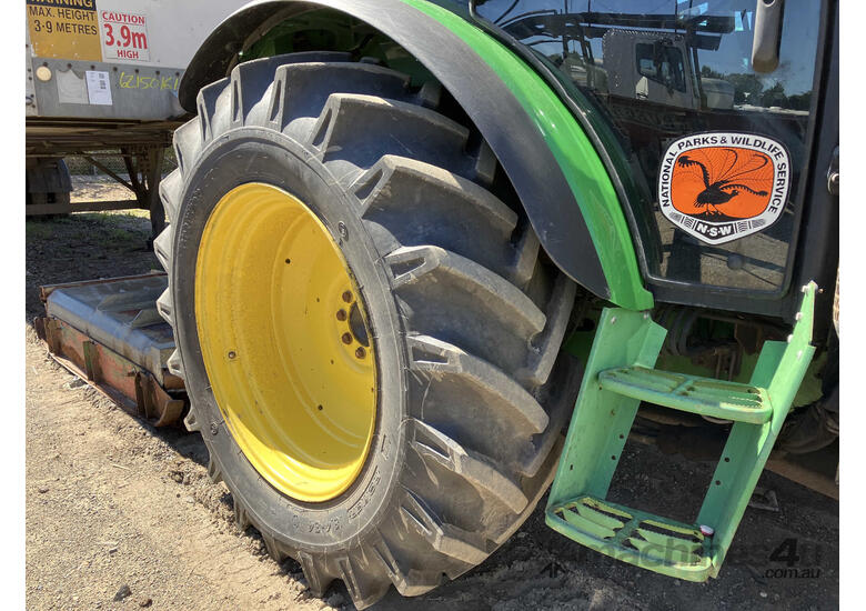 2011 John Deere 5090R Tractor