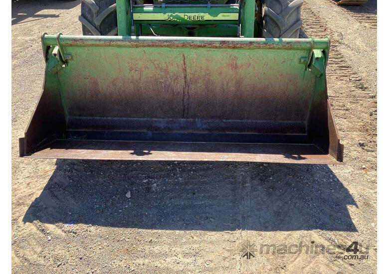 2011 John Deere 5090R Tractor