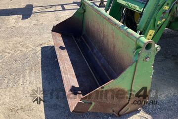 John Deere 2011   5090R Tractor