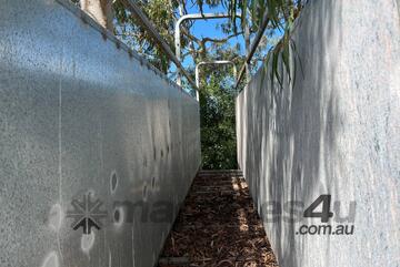 2013 Commander Ag-Quip Tandem Axle Livestock Loading Ramp