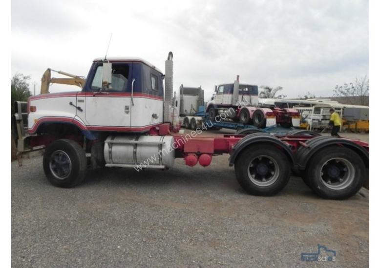 caption International S2600 Primemover Truck