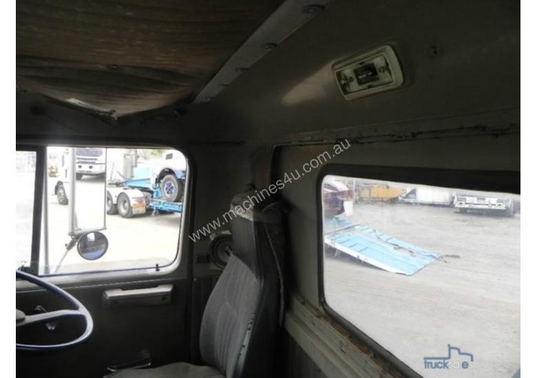 caption International S2600 Primemover Truck
